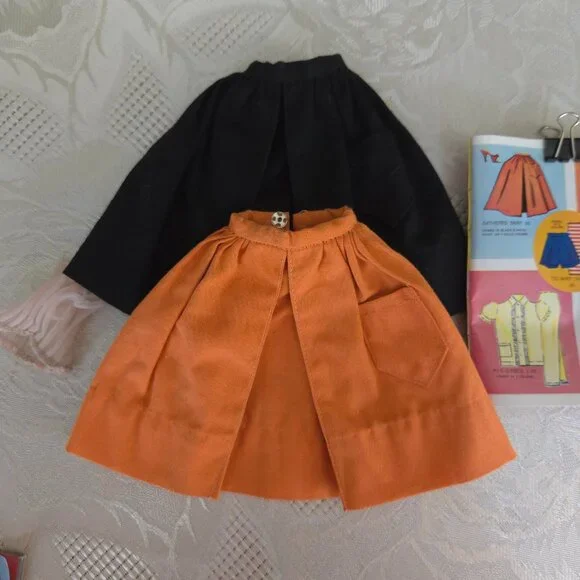 Vintage Barbie Doll with Accessories in GREAT Condition - Picture 10 of 12